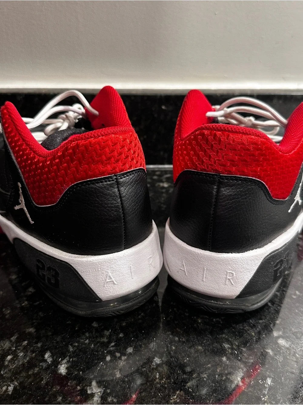 Nike Air Jordan Max Aura 3 Bred Black University Red White CZ4167-006 Mens 13